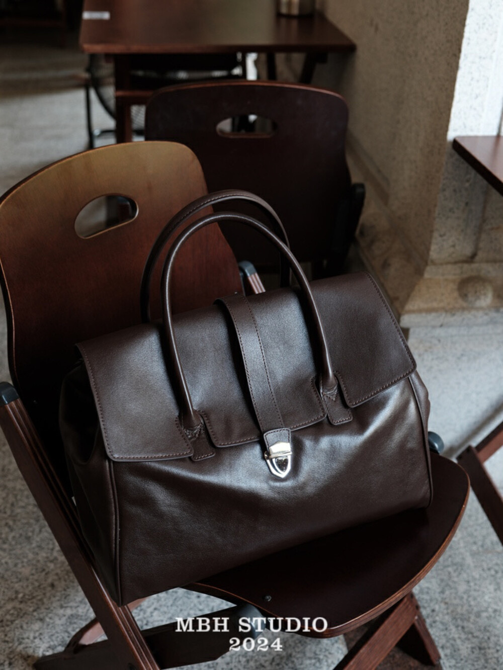 Handmade Full Grain Leather Large Capacity Commuter Laptop Tote Bag with Shoulder Strap - Image 2