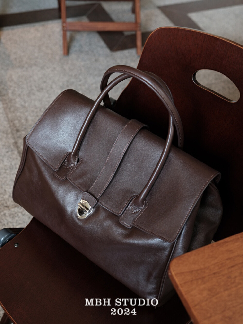 Handmade Full Grain Leather Large Capacity Commuter Laptop Tote Bag with Shoulder Strap - Image 3