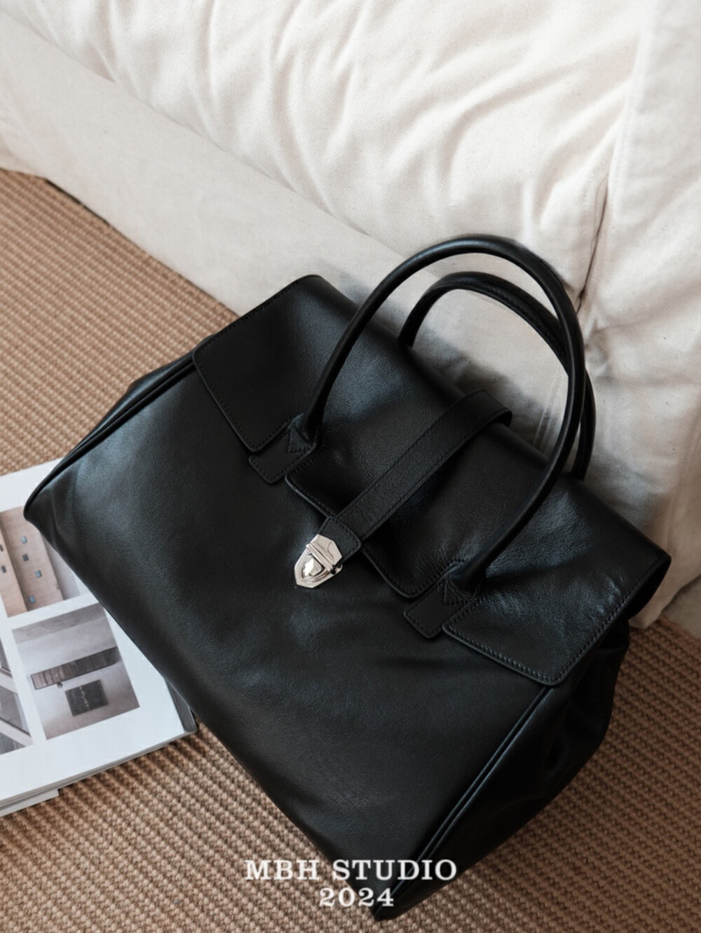 Handmade Full Grain Leather Large Capacity Commuter Laptop Tote Bag with Shoulder Strap - Image 4