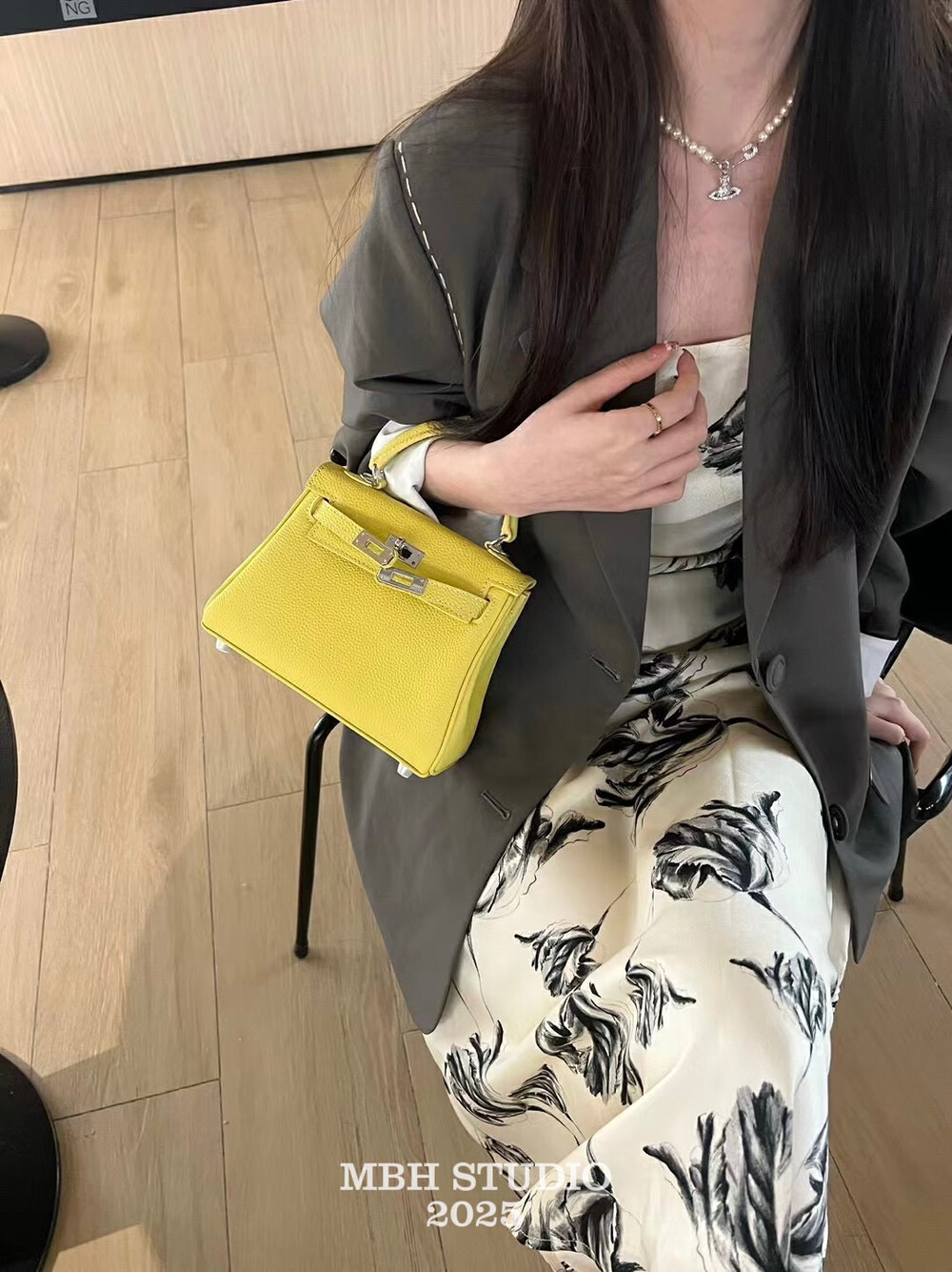 MBH Dopamine Four-Season Silver Buckle Mini Lychee Grain Kelly Top Layer Cowhide Crossbody Handbag with Shoulder Strap