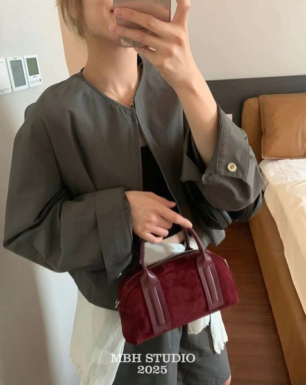 Niche Design Suede and Cowhide Bowling Bag Stylish Commuter Versatile Crossbody Handbag with Shoulder Strap