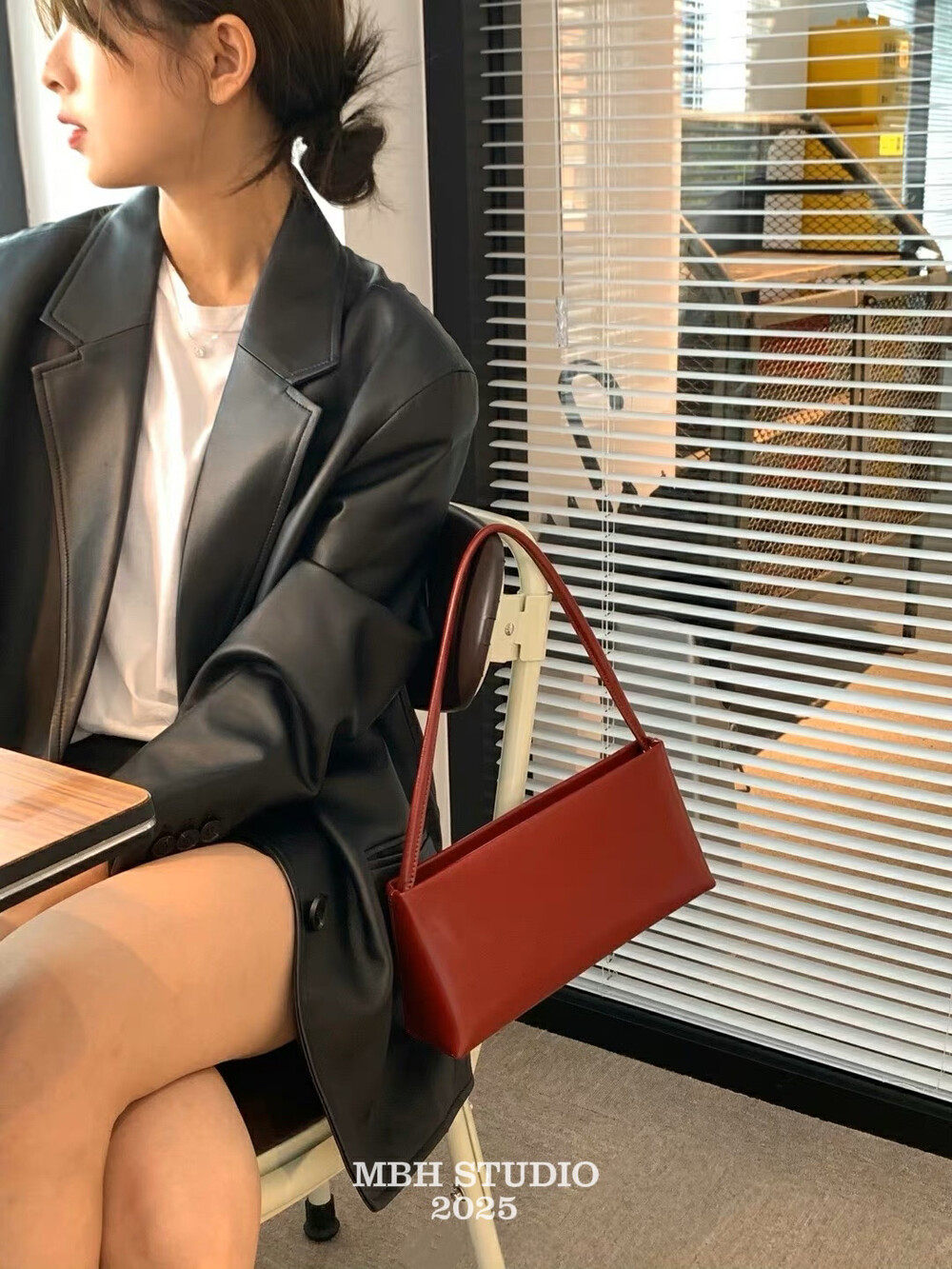 MBH Vegetable-Tanned Waxed Leather Baguette Bag Minimalist Versatile Niche Underarm Shoulder Bag with Strap - Image 3