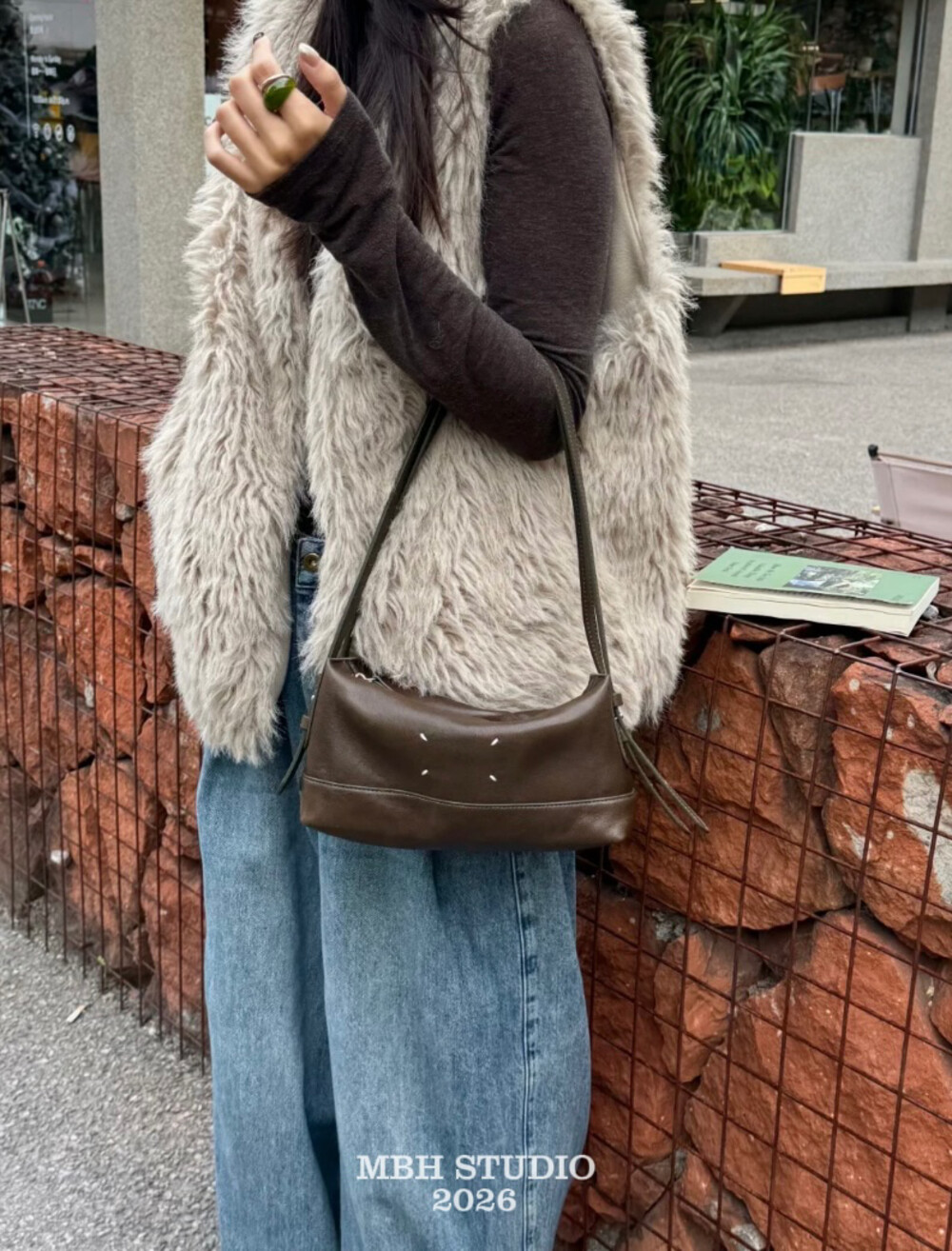 MBH Minimalist Hand-Stitched Four-Corner Thread Margiela Hobo Bag with Dual Shoulder Straps Versatile Commuter Handbag Shoulder Bag - Image 4